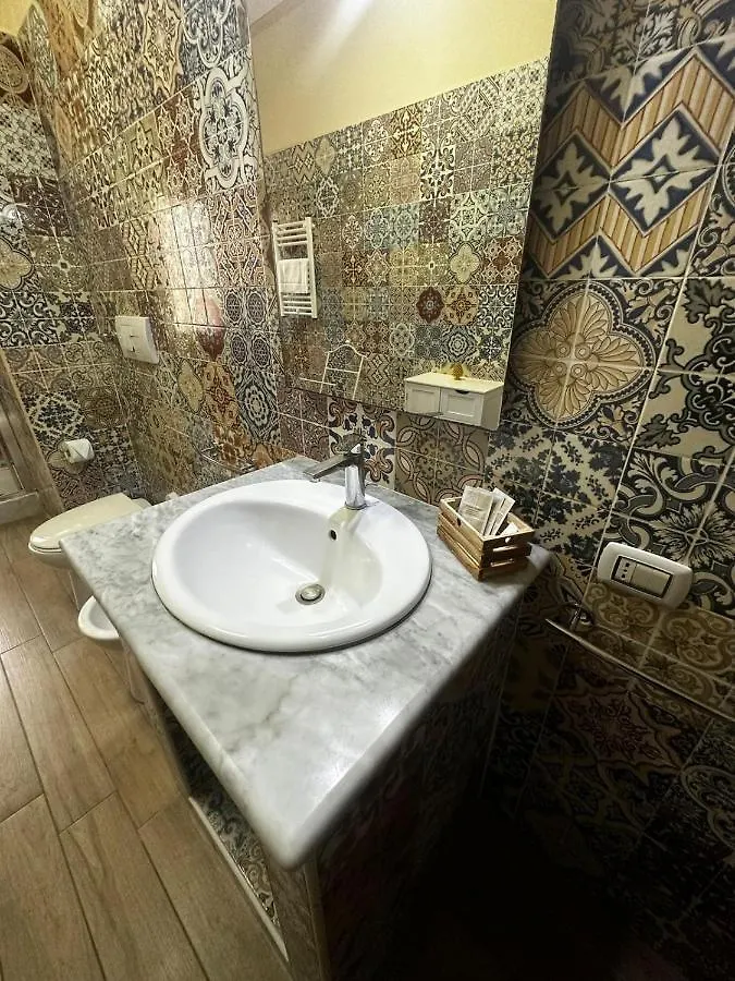 Iris Room Palermo 0*,  Italia