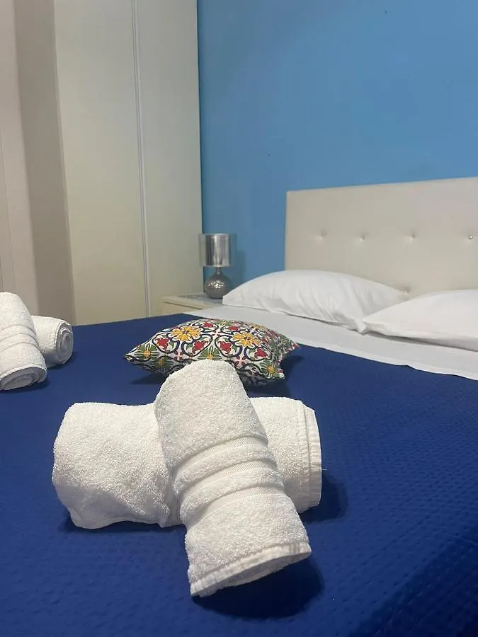 Iris Room Palermo 0*,  Italia